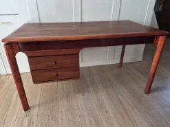 Bureau de style scandinave vintage