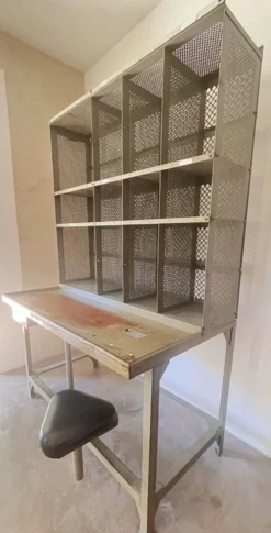 Bureau de tri postal industriel