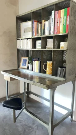 Bureau de tri postal industriel