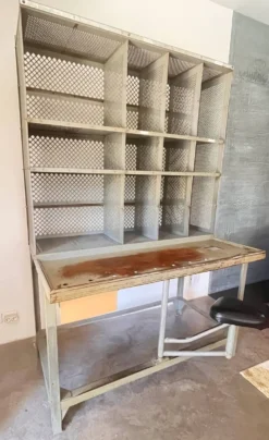 Bureau de tri postal industriel