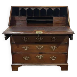 Bureau dos d'âne anglais Georgien datant du XIXème siècle, acajou et chêne