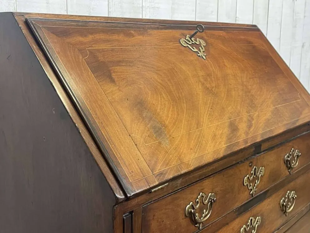 Bureau dos d'âne anglais Georgien datant du XIXème siècle, acajou et chêne