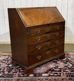 Bureau dos d'âne anglais Georgien datant du XIXème siècle, acajou et chêne
