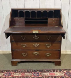 Bureau dos d'âne anglais Georgien datant du XIXème siècle, acajou et chêne