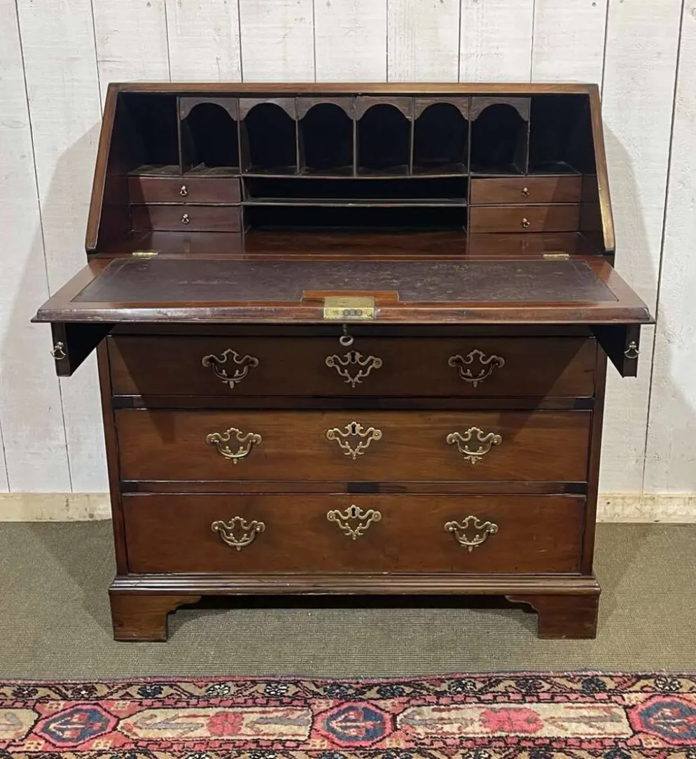 Bureau dos d'âne anglais Georgien datant du XIXème siècle, acajou et chêne