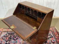Bureau dos d'âne anglais Georgien datant du XIXème siècle, acajou et chêne