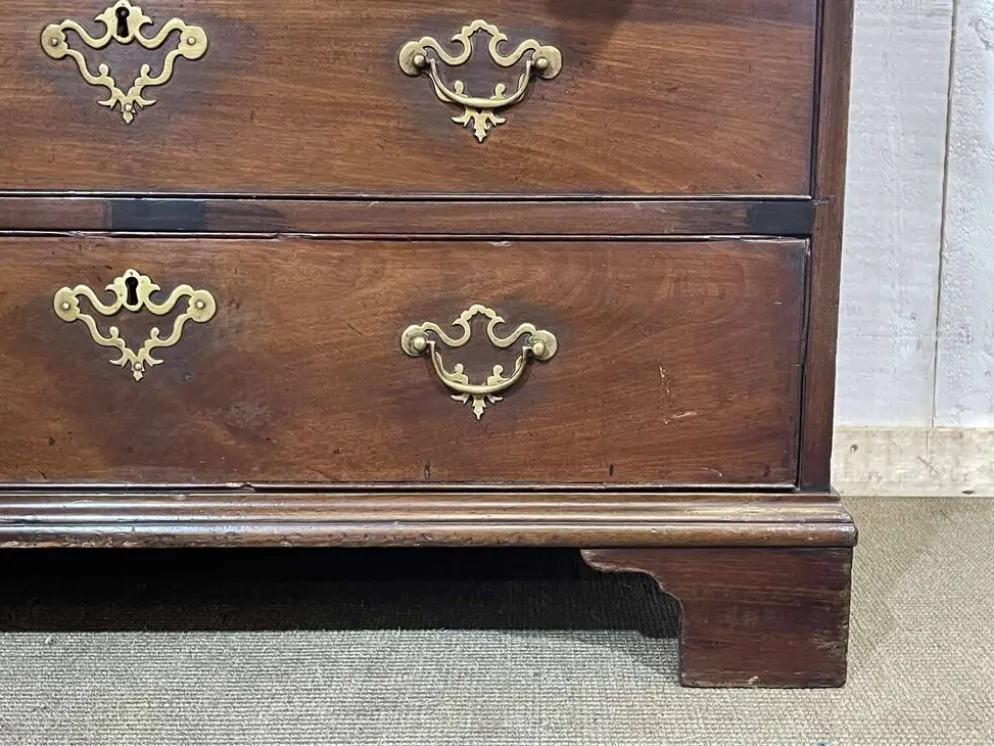 Bureau dos d'âne anglais Georgien datant du XIXème siècle, acajou et chêne