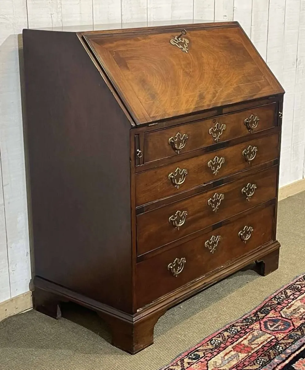 Bureau dos d'âne anglais Georgien datant du XIXème siècle, acajou et chêne