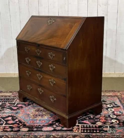 Bureau dos d'âne anglais Georgien datant du XIXème siècle, acajou et chêne