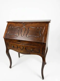 Bureau dos d'âne galbé en noyer (secrétaire)