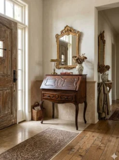 Bureau dos d'âne galbé en noyer (secrétaire)