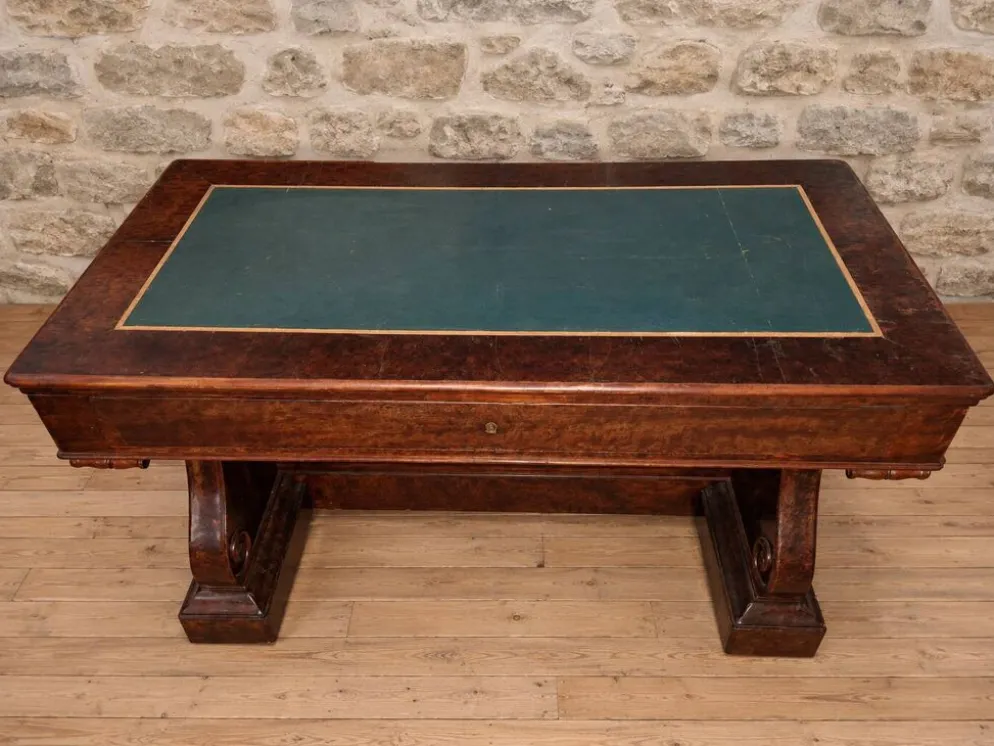 Bureau d’époque Restauration / Empire en acajou moucheté – XIXe siècle (omb
