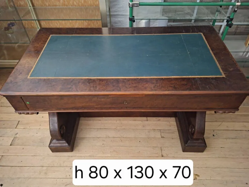 Bureau d’époque Restauration / Empire en acajou moucheté – XIXe siècle (omb