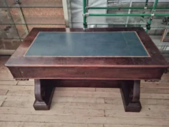 Bureau d’époque Restauration / Empire en acajou moucheté – XIXe siècle (omb