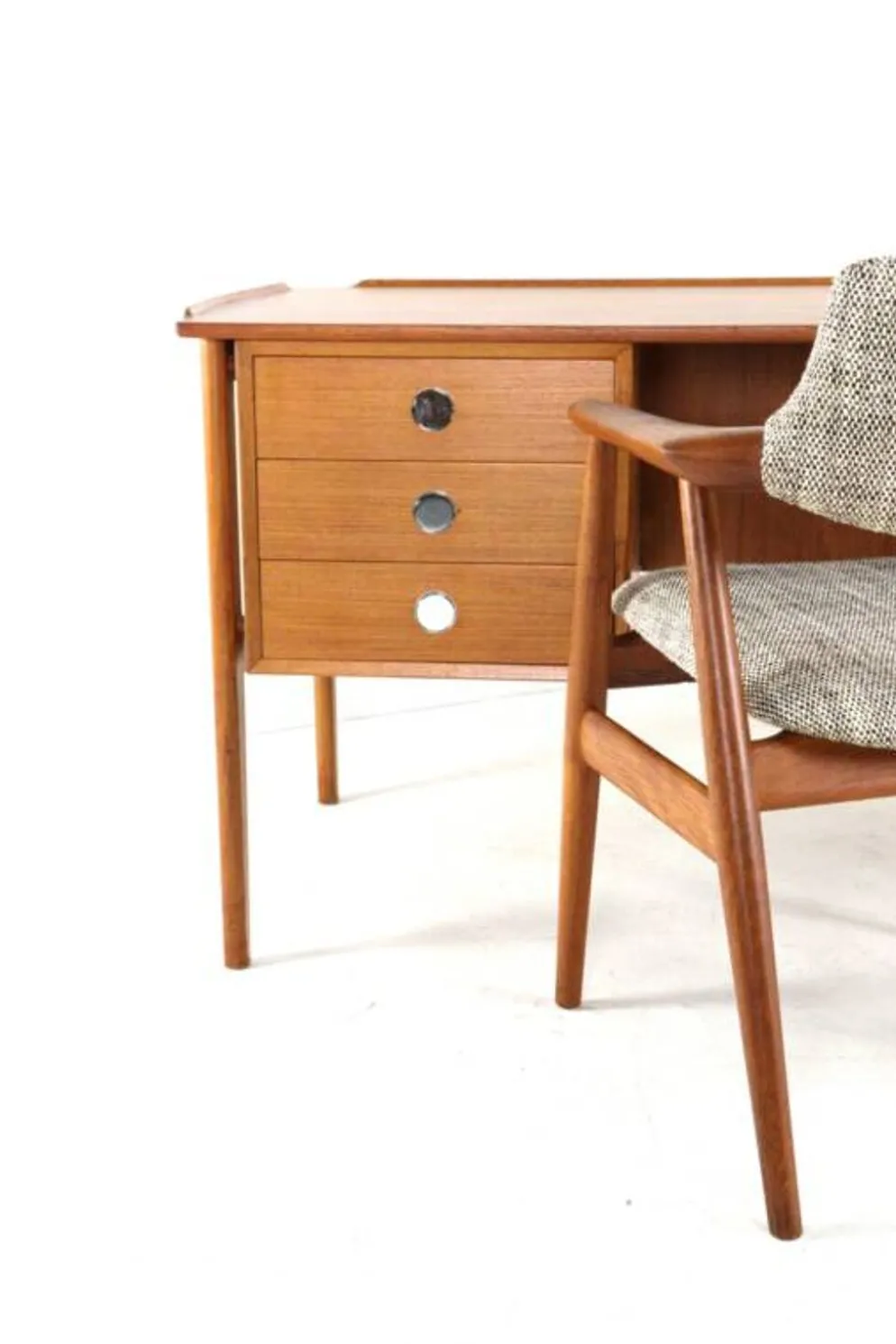 Bureau Dyrlund en teck de design danois moderne du milieu du siècle