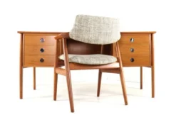 Bureau Dyrlund en teck de design danois moderne du milieu du siècle