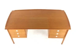 Bureau Dyrlund en teck de design danois moderne du milieu du siècle