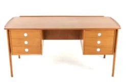 Bureau Dyrlund en teck de design danois moderne du milieu du siècle