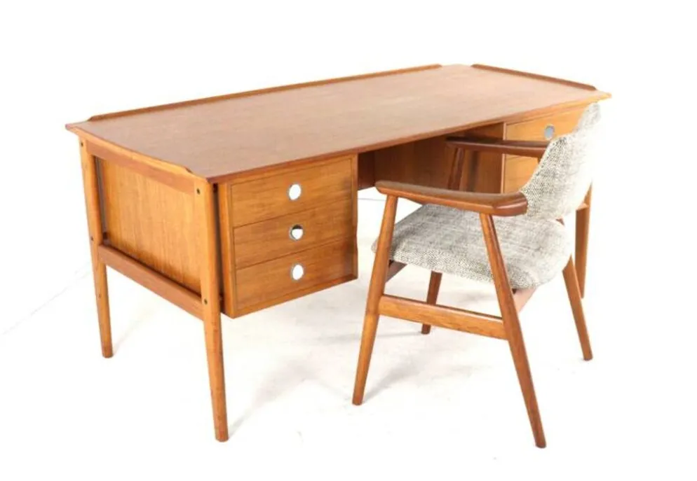 Bureau Dyrlund en teck de design danois moderne du milieu du siècle