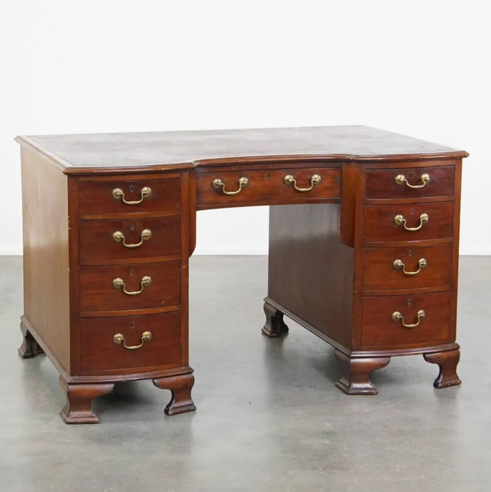 Bureau en bois anglais ancien de la fin du 19e siècle avec un dessus en cuir.
