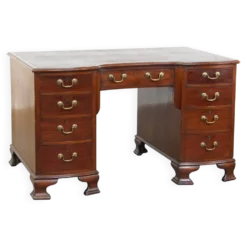 Bureau en bois anglais ancien de la fin du 19e siècle avec un dessus en cuir.