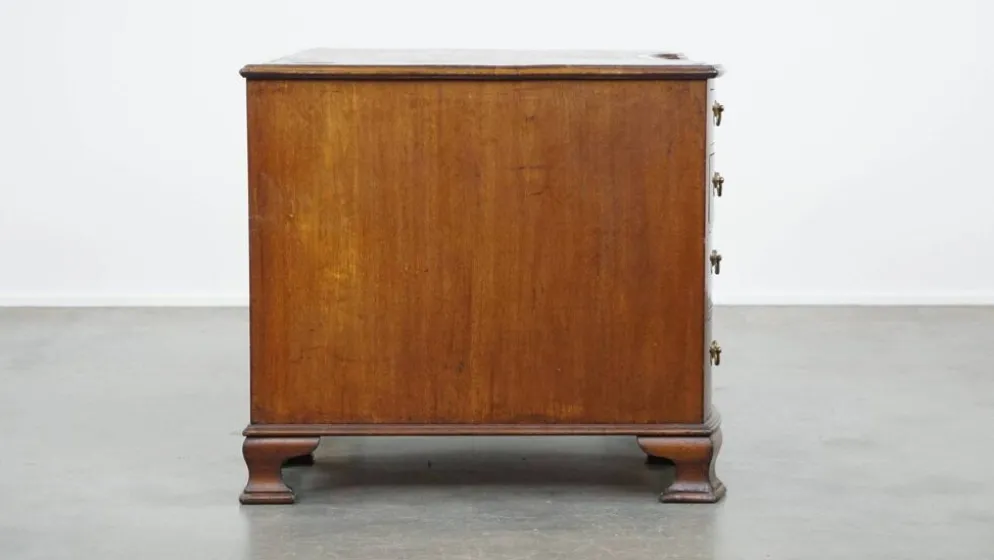 Bureau en bois anglais ancien de la fin du 19e siècle avec un dessus en cuir.