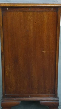 Bureau en bois anglais ancien de la fin du 19e siècle avec un dessus en cuir.