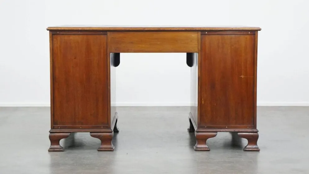 Bureau en bois anglais ancien de la fin du 19e siècle avec un dessus en cuir.