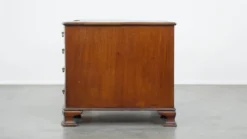 Bureau en bois anglais ancien de la fin du 19e siècle avec un dessus en cuir.