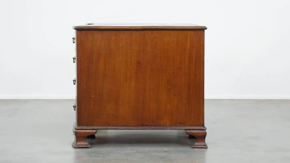 Bureau en bois anglais ancien de la fin du 19e siècle avec un dessus en cuir.