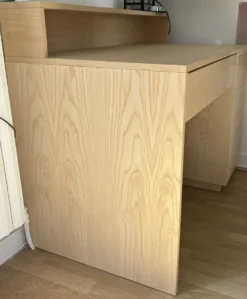 Bureau en bois de frêne