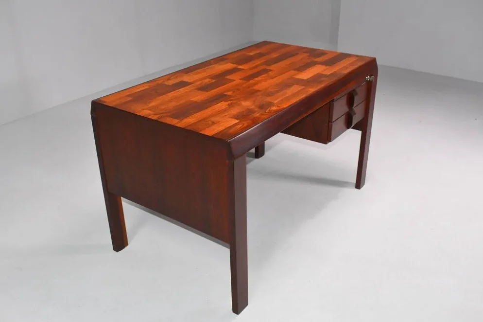 Bureau en bois de rose par Jean Gillon pour Italma. Brésil, années 1970.