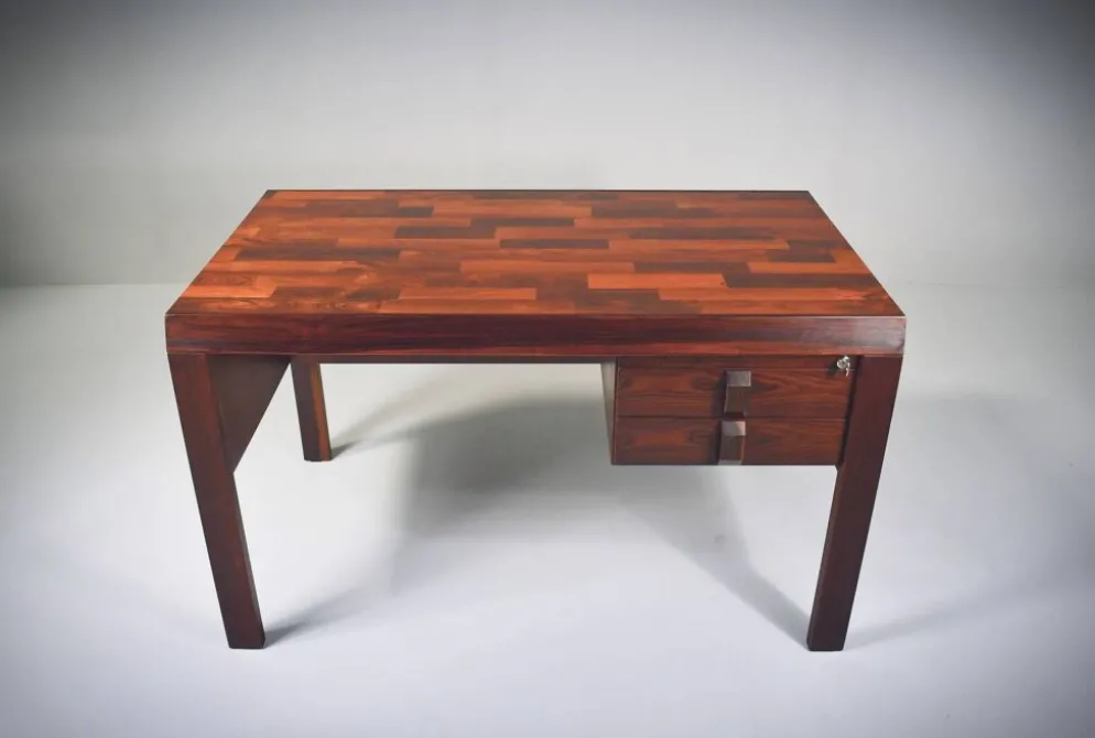Bureau en bois de rose par Jean Gillon pour Italma. Brésil, années 1970.
