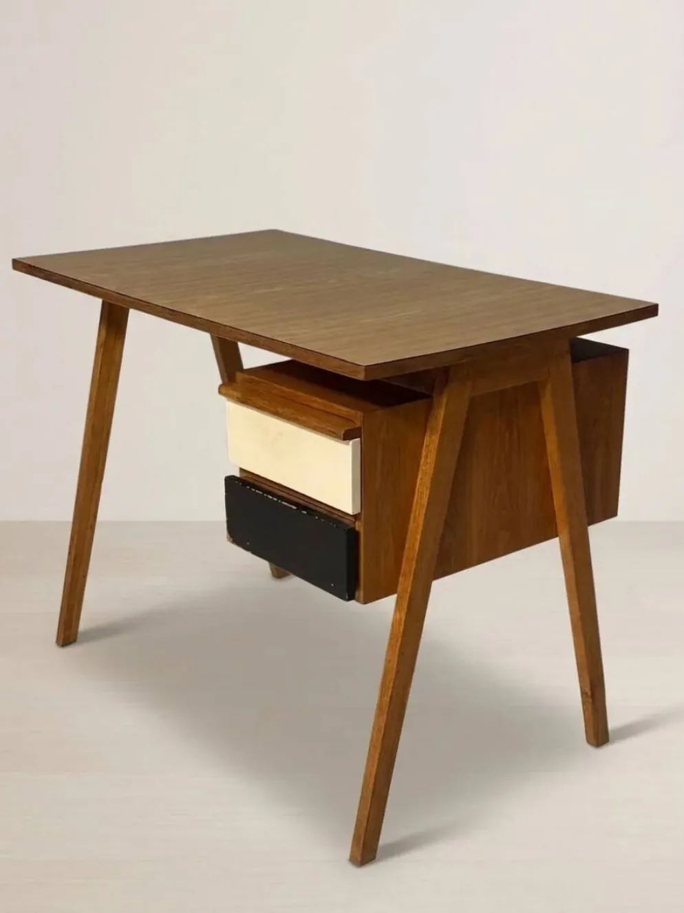 Bureau en bois de style mid-century par Robin Day, années 1950, Royaume-Uni
