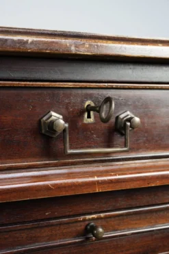 Bureau en bois du 20e siècle / bureau partenaire de style anglais avec une belle apparence.