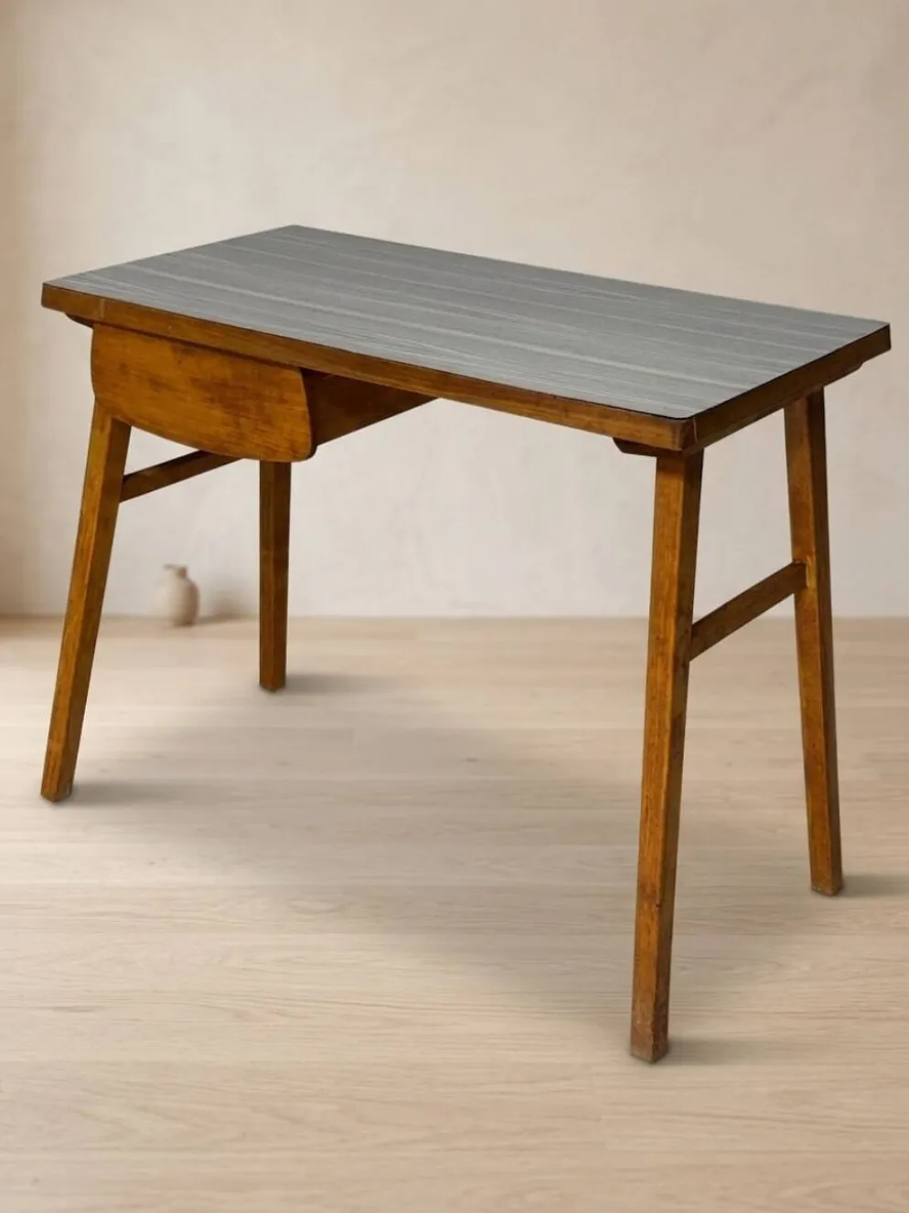 Bureau en bois du milieu du 20e siècle, 90 × 49 × 73 cm