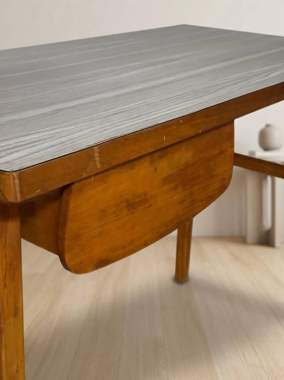 Bureau en bois du milieu du 20e siècle, 90 × 49 × 73 cm