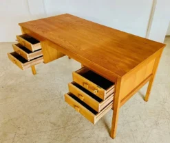 Bureau en chêne danois vintage rétro des années 60 par Domino Møbler.