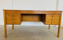 Bureau en chêne danois vintage rétro des années 60 par Domino Møbler.