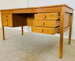 Bureau en chêne danois vintage rétro des années 60 par Domino Møbler.