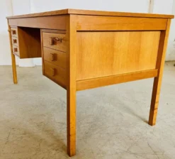 Bureau en chêne danois vintage rétro des années 60 par Domino Møbler.
