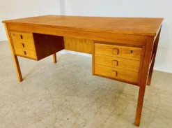 Bureau en chêne danois vintage rétro des années 60 par Domino Møbler.