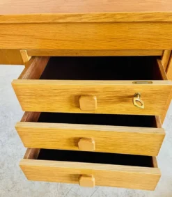 Bureau en chêne danois vintage rétro des années 60 par Domino Møbler.