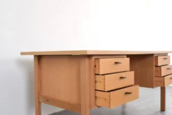 Bureau en chêne du milieu du siècle par Svend Åge Madsen pour Sigurd Hansen, années 1960.