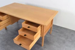 Bureau en chêne du milieu du siècle par Svend Åge Madsen pour Sigurd Hansen, années 1960.