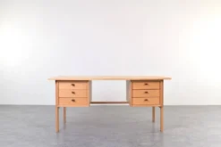 Bureau en chêne du milieu du siècle par Svend Åge Madsen pour Sigurd Hansen, années 1960.