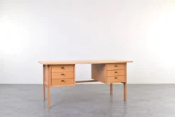 Bureau en chêne du milieu du siècle par Svend Åge Madsen pour Sigurd Hansen, années 1960.