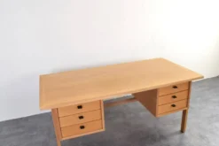 Bureau en chêne du milieu du siècle par Svend Åge Madsen pour Sigurd Hansen, années 1960.