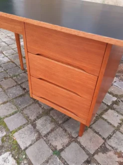 Bureau en chêne vintage année 70 Roumanie.