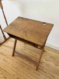 Bureau enfant ancien pliant années 50/60 – bois massif, plateau incliné